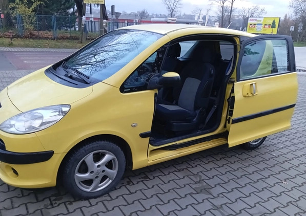 Peugeot 1007 cena 7800 przebieg: 170000, rok produkcji 2005 z Miechów małe 92